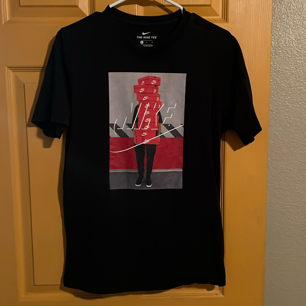 MEDIUM NIKE TEE TSHIRT